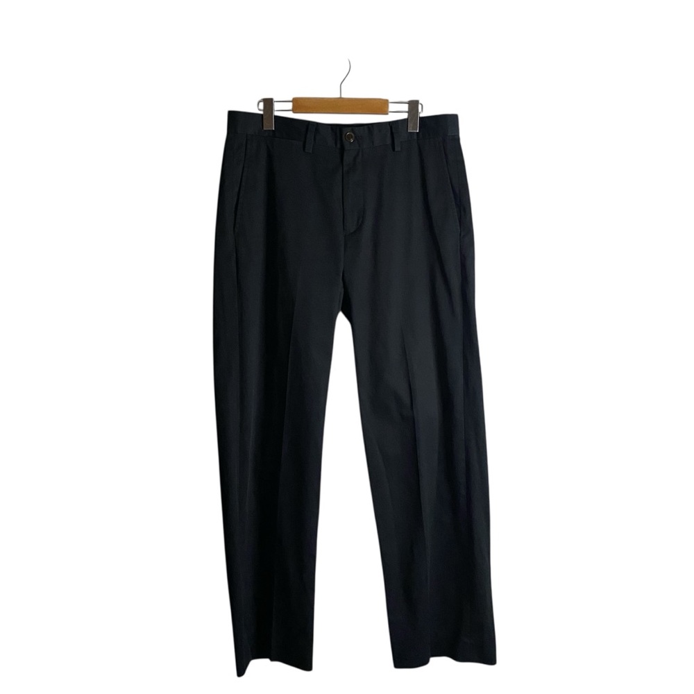 Eddie Bauer Men's Navy Wrinkle Resistant Relaxed Straight Fit Pant